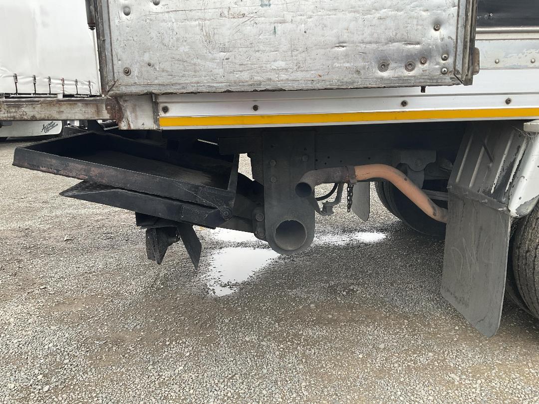 Photo '28' of Toyota Dyna Boxbody Curtainsider