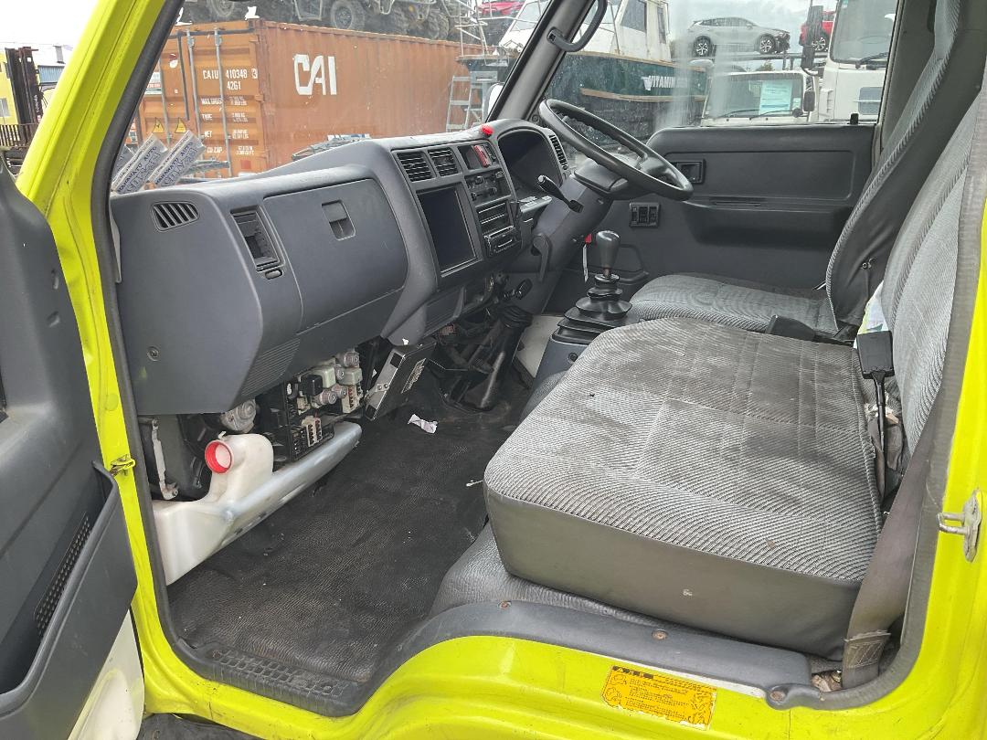 Photo '32' of Toyota Dyna Boxbody Curtainsider