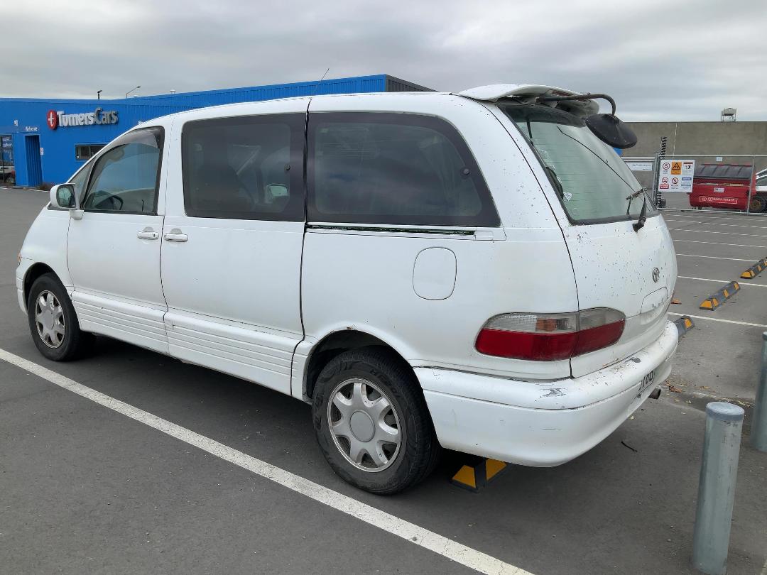 Photo '4' of Toyota Estima Emina