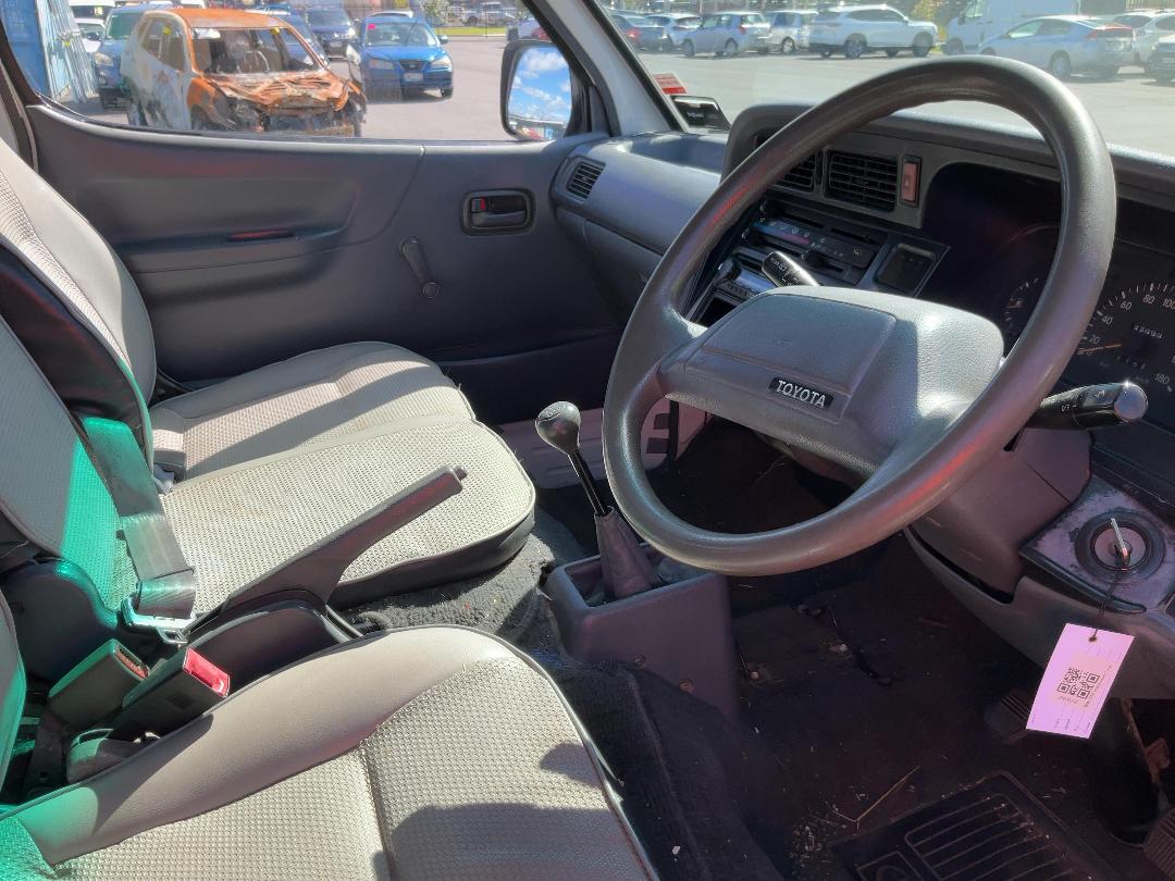 Photo '16' of Toyota Hiace ZL Photo '16' of Toyota Hiace ZL