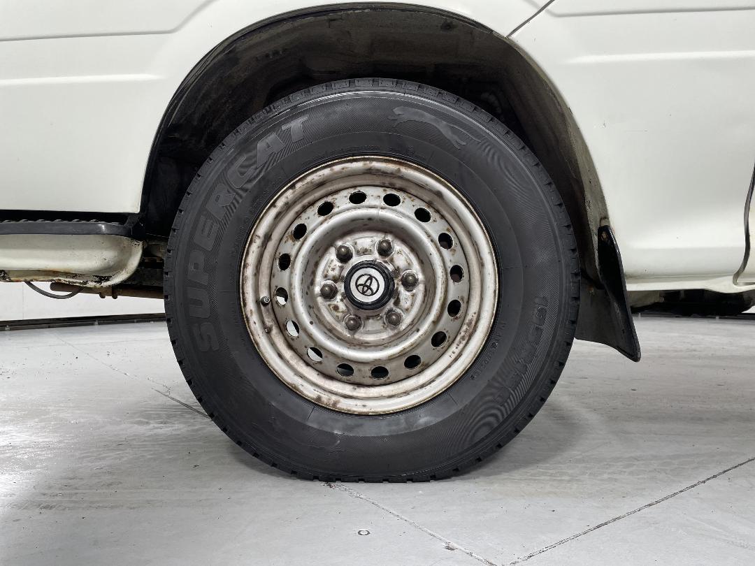 Photo '10' of Toyota Hiace