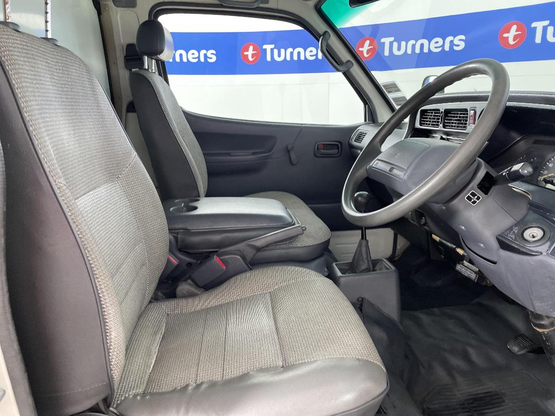 Photo '16' of Toyota Hiace