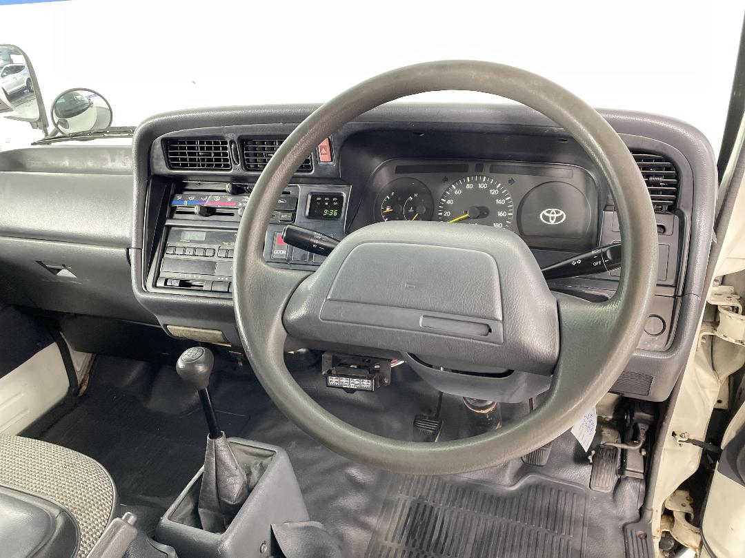 Photo '17' of Toyota Hiace