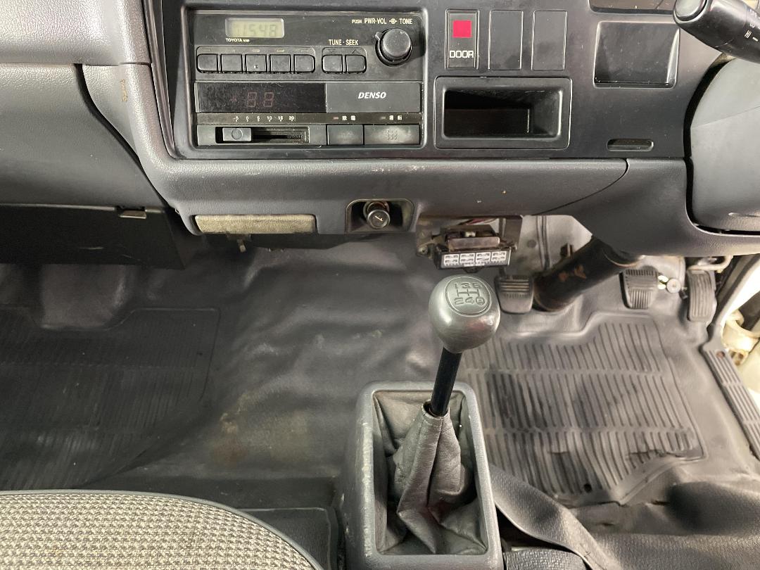 Photo '18' of Toyota Hiace