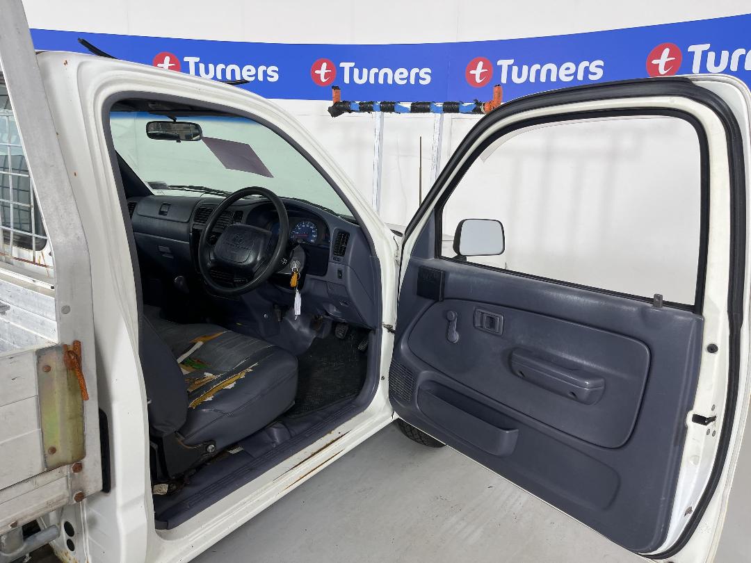 Photo '13' of Toyota Hilux