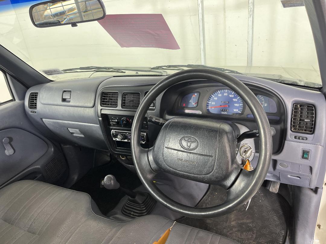 Photo '15' of Toyota Hilux