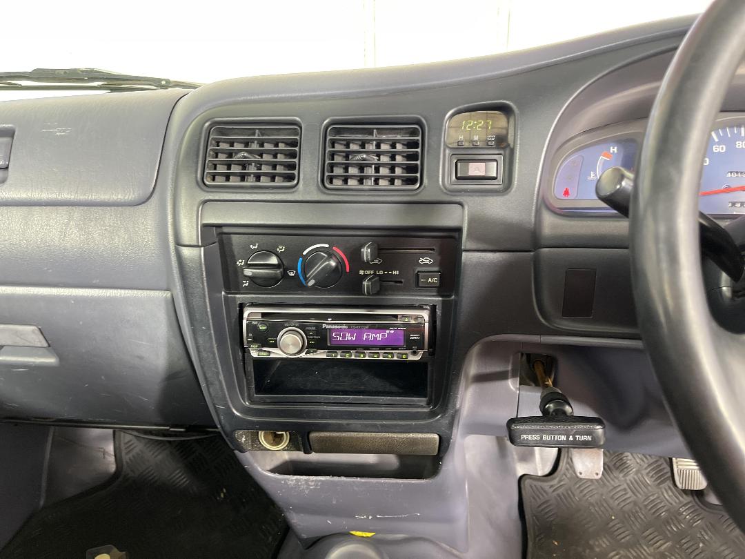 Photo '16' of Toyota Hilux