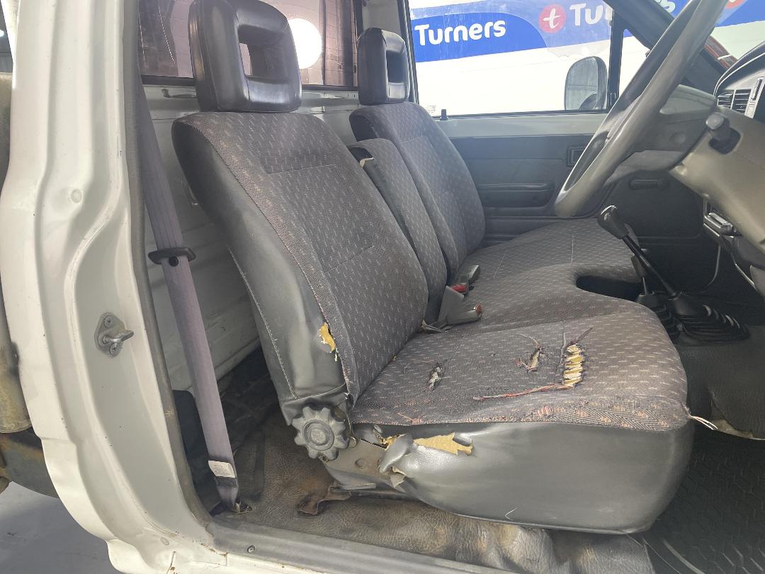 Photo '16' of Toyota Hilux