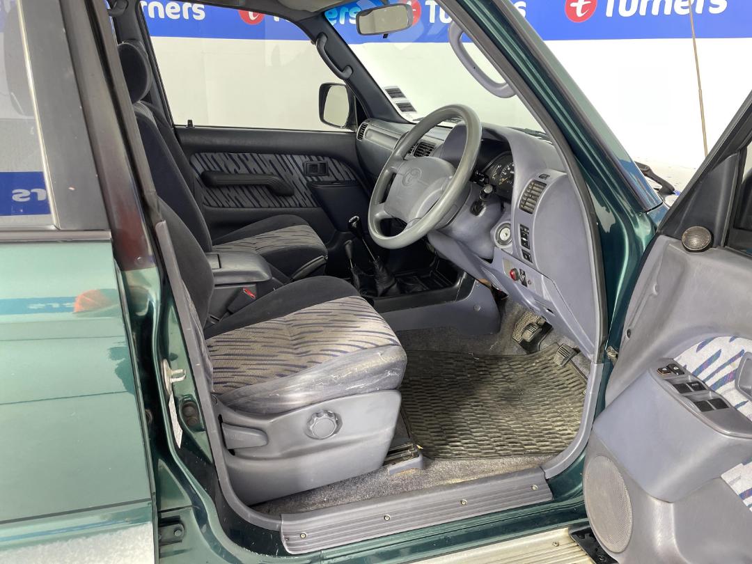 Photo '16' of Toyota Landcruiser Prado Photo '16' of Toyota Landcruiser Prado