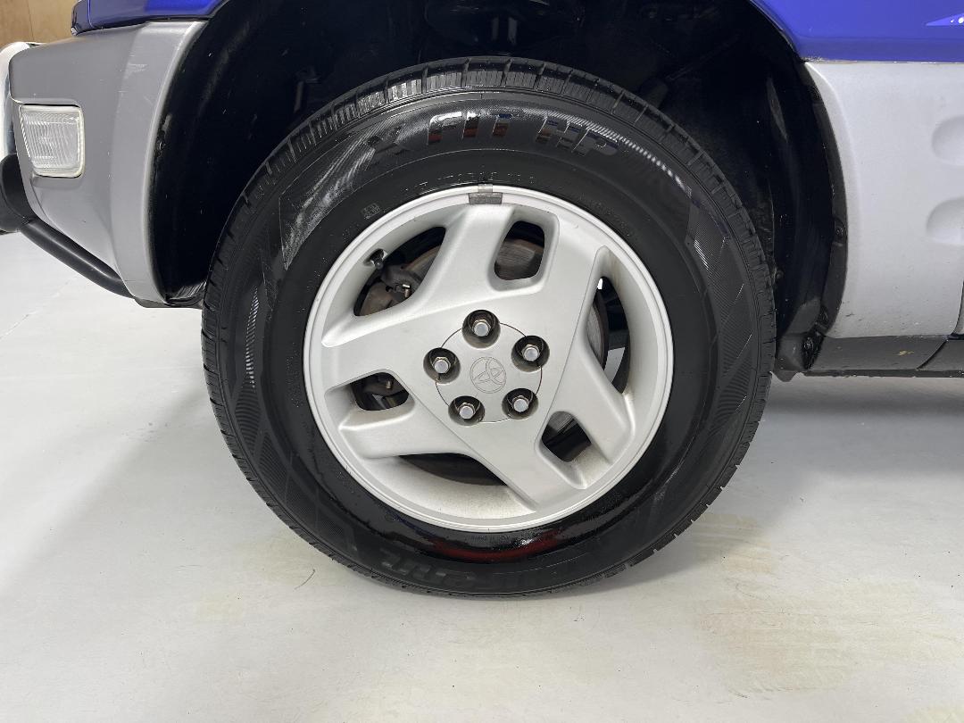 Photo '10' of Toyota Rav4