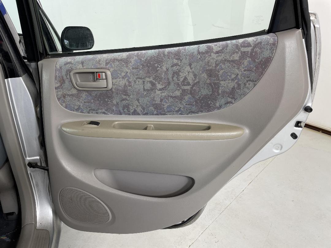 Photo '19' of Toyota Spacio Photo '19' of Toyota Spacio