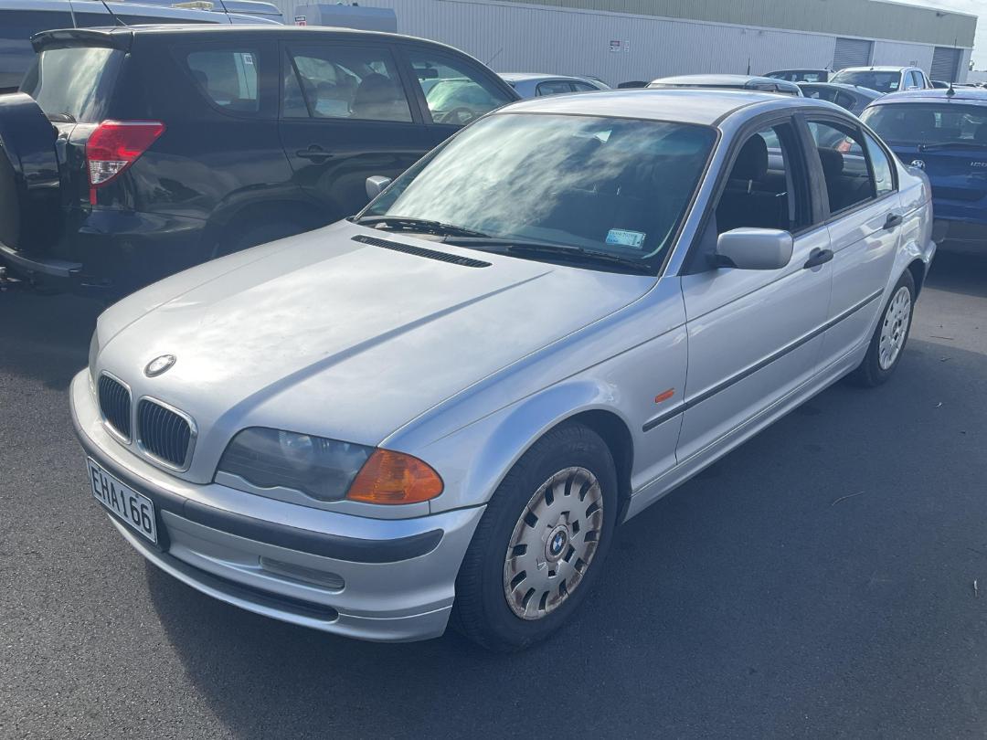 Damaged BMW 3 Series 318I 1999 in Penrose Gavin Street at Turners