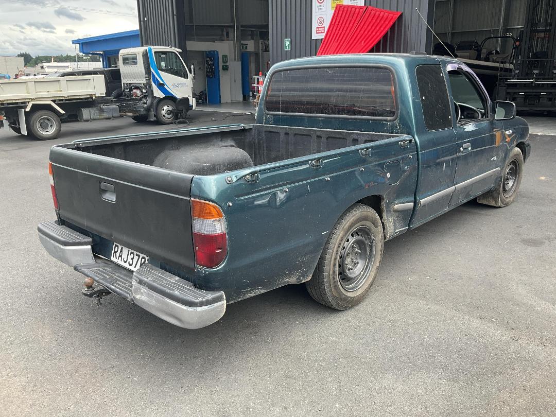 Photo '4' of Ford Courier XLT Wellside