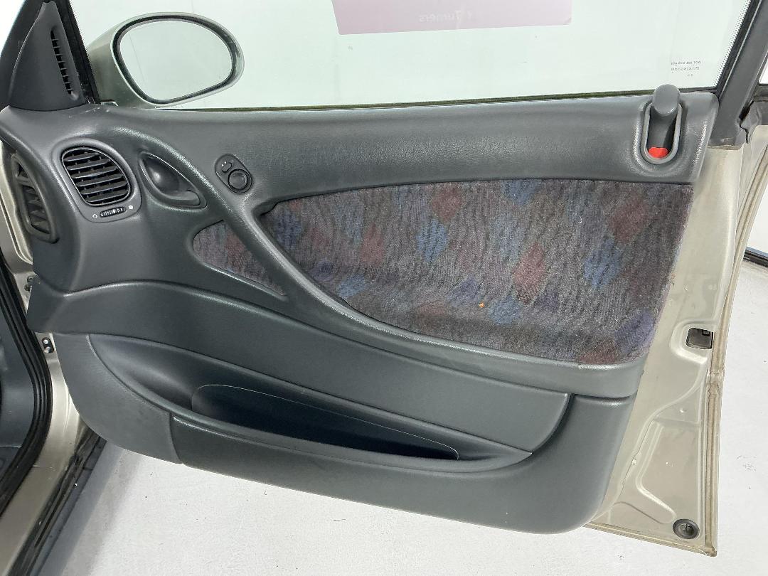 Photo '13' of Holden Commodore VT Acclaim Photo '13' of Holden Commodore VT Acclaim