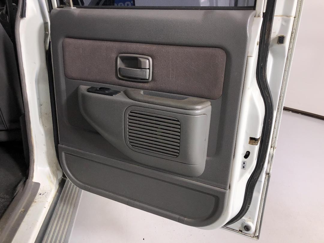 Photo '17' of Holden Rodeo 4X2 V6 LT Crew W/S Photo '17' of Holden Rodeo 4X2 V6 LT Crew W/S