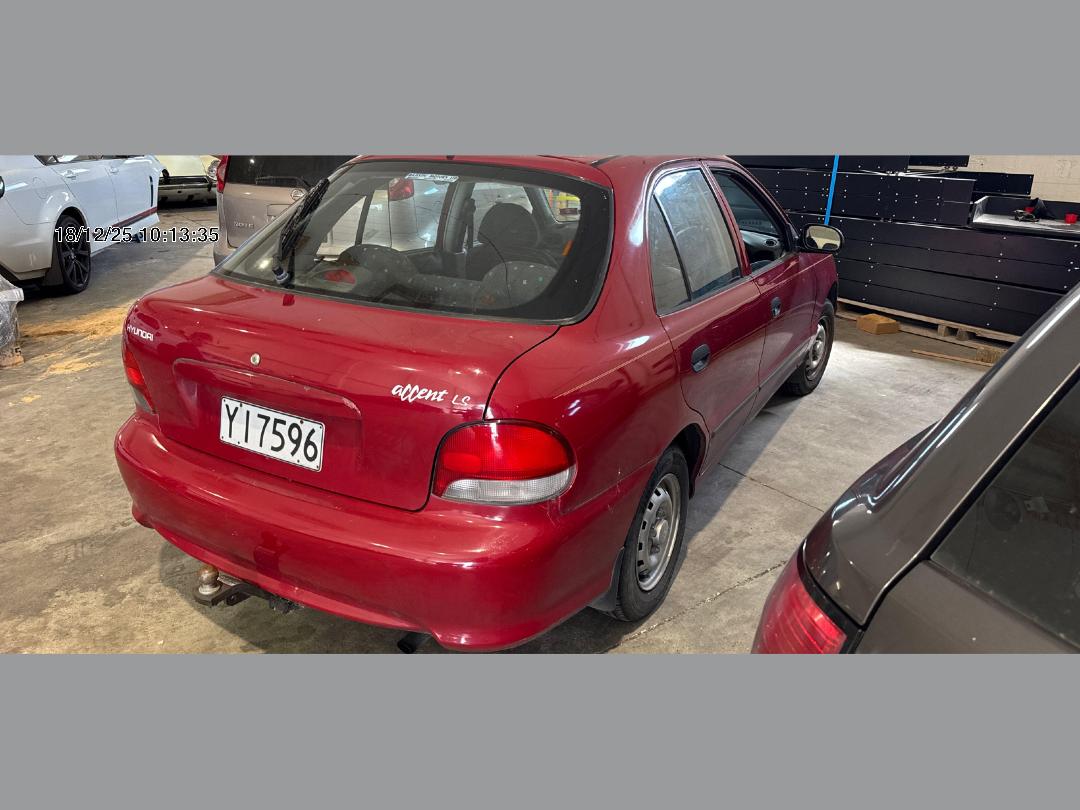 Photo '3' of Hyundai Accent LS Photo '3' of Hyundai Accent LS