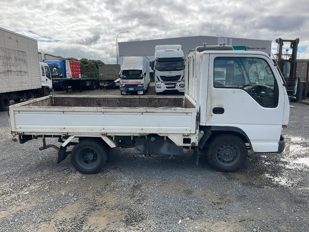 Photo '3' of Isuzu ELF Flat Deck Photo '3' of Isuzu ELF Flat Deck