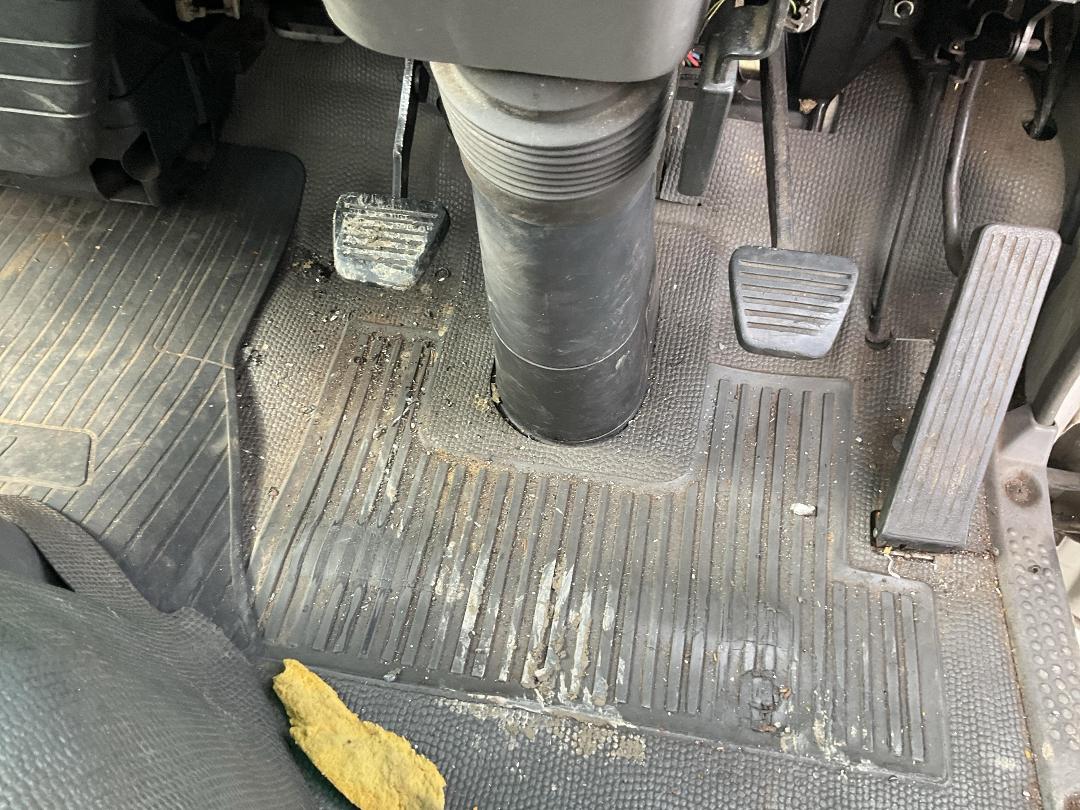 Photo '14' of Isuzu ELF Flat Deck Photo '14' of Isuzu ELF Flat Deck