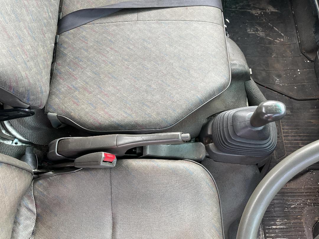 Photo '16' of Isuzu ELF Flat Deck Photo '16' of Isuzu ELF Flat Deck