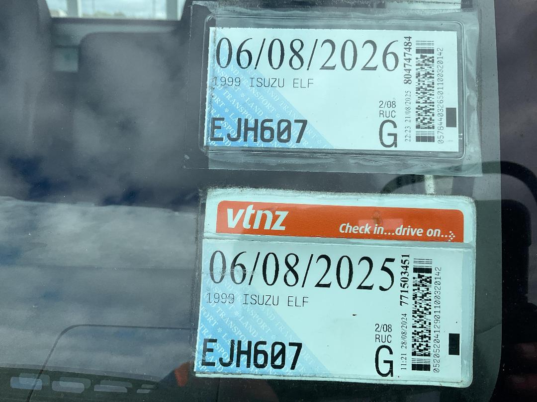 Photo '29' of Isuzu ELF Flat Deck Photo '29' of Isuzu ELF Flat Deck