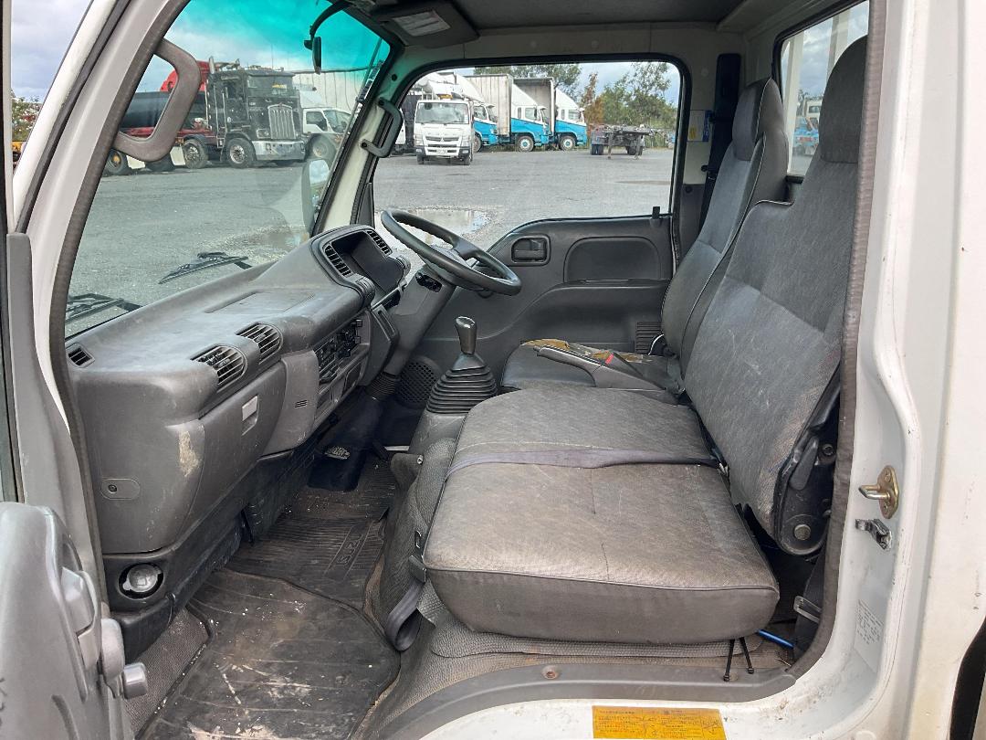 Photo '21' of Isuzu ELF Flat Deck Photo '21' of Isuzu ELF Flat Deck