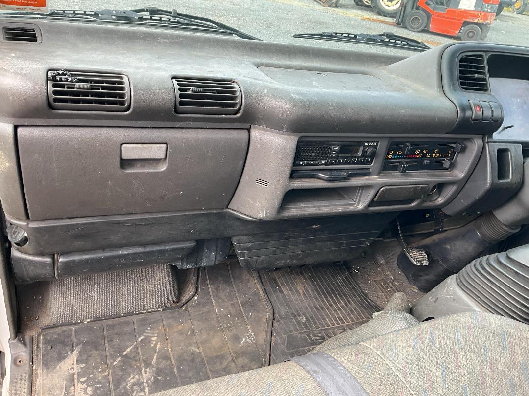 Photo '22' of Isuzu ELF Flat Deck Photo '22' of Isuzu ELF Flat Deck