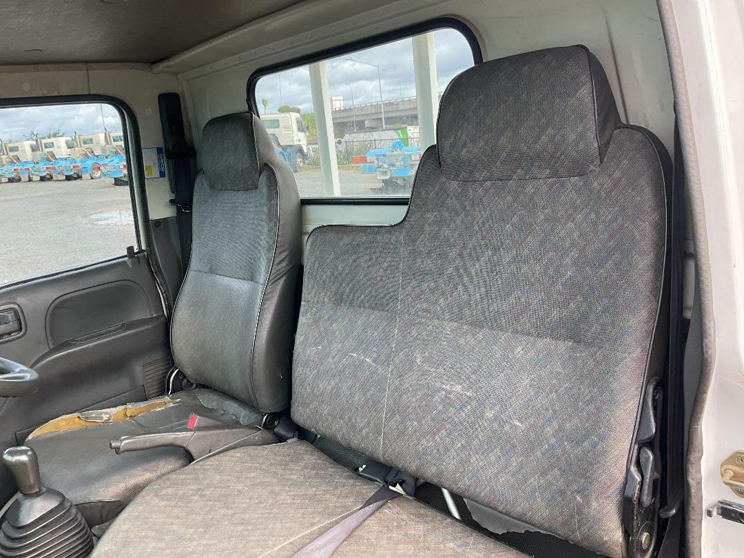 Photo '23' of Isuzu ELF Flat Deck Photo '23' of Isuzu ELF Flat Deck