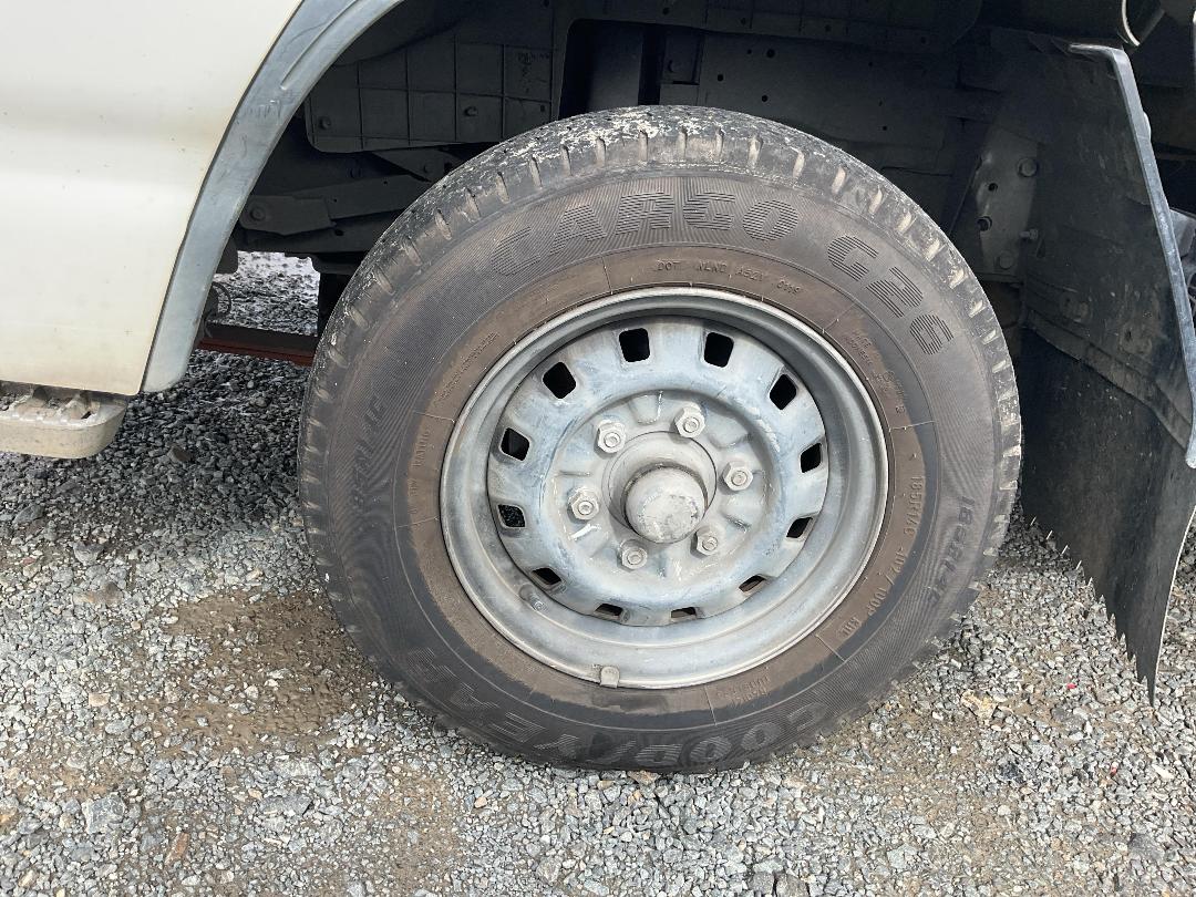 Photo '35' of Isuzu ELF Flat Deck Photo '35' of Isuzu ELF Flat Deck