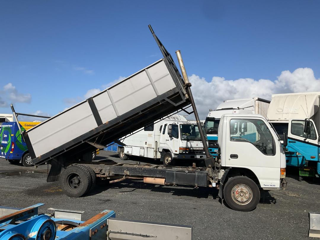 Used Isuzu N Series 100P NQR500 1999 | Turners Trucks & Machinery for ...
