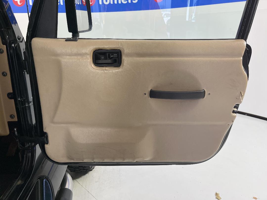 Photo '14' of Jeep Wrangler