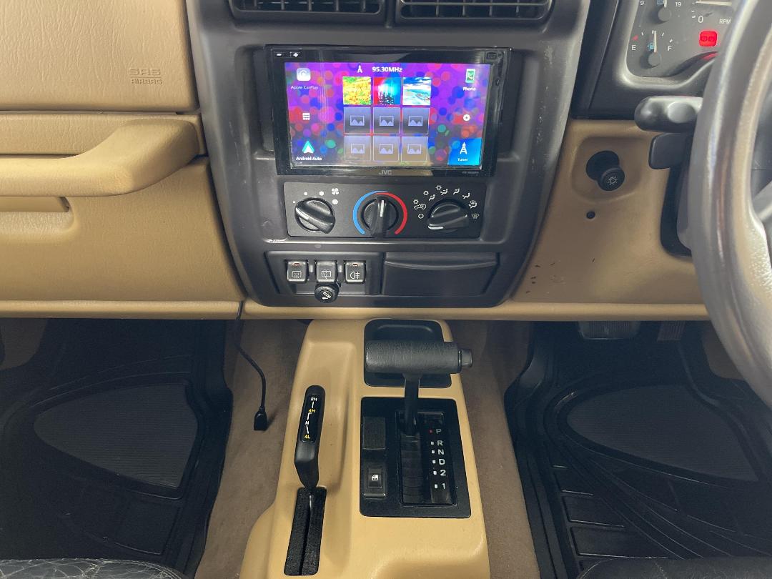 Photo '17' of Jeep Wrangler