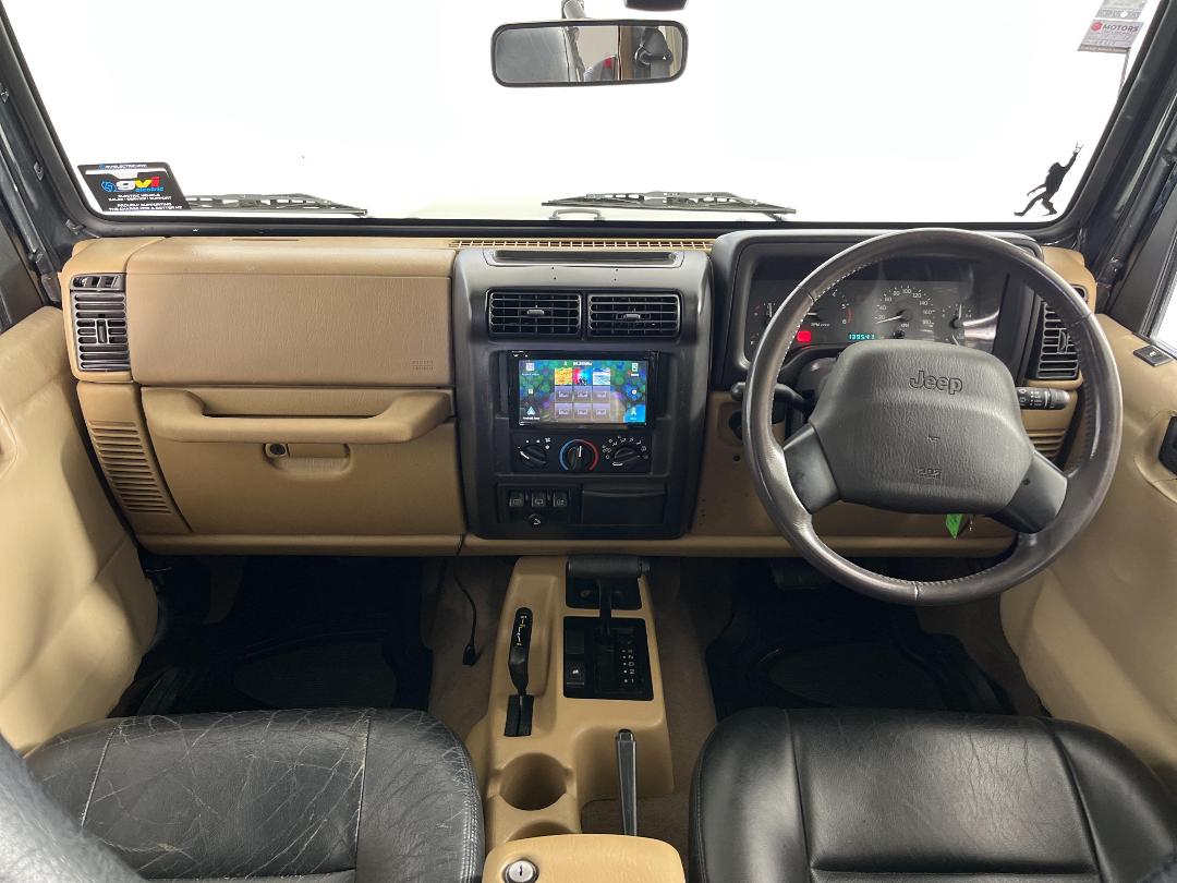 Photo '16' of Jeep Wrangler