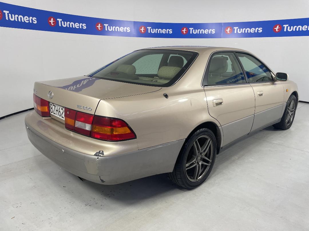 Photo '7' of Lexus Es300