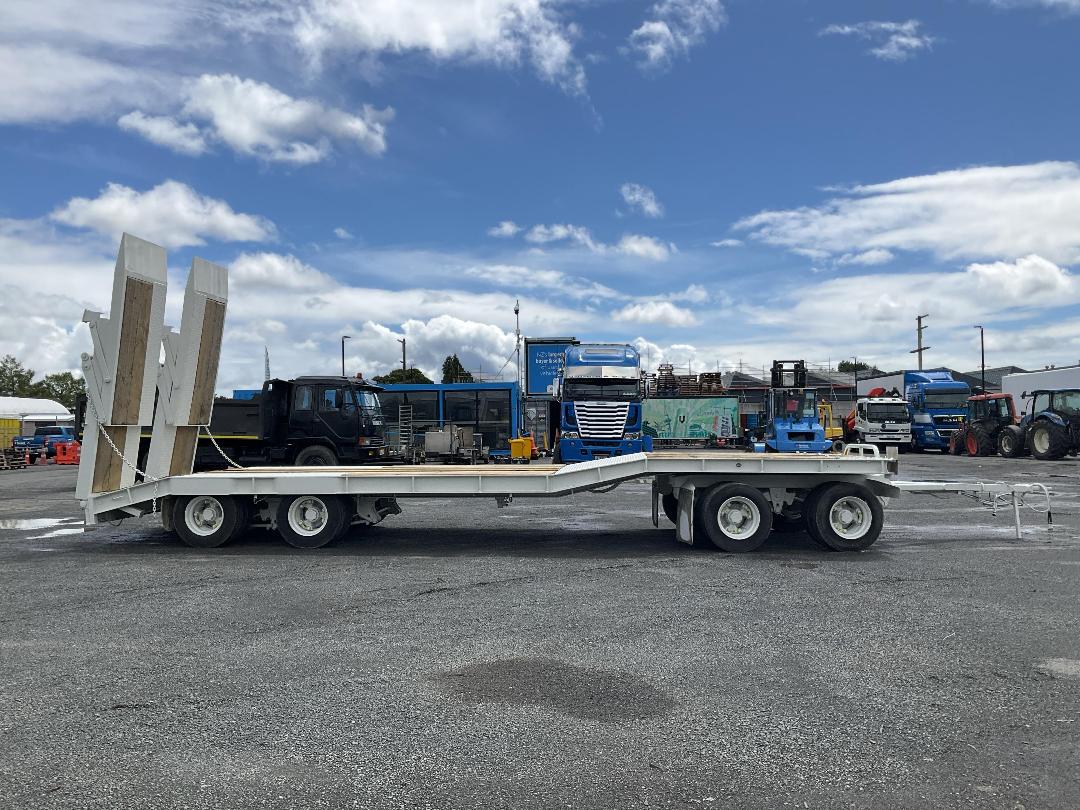 Photo '3' of M.T.E. 4A LOW LOADER TRAILER Transporter Trailer