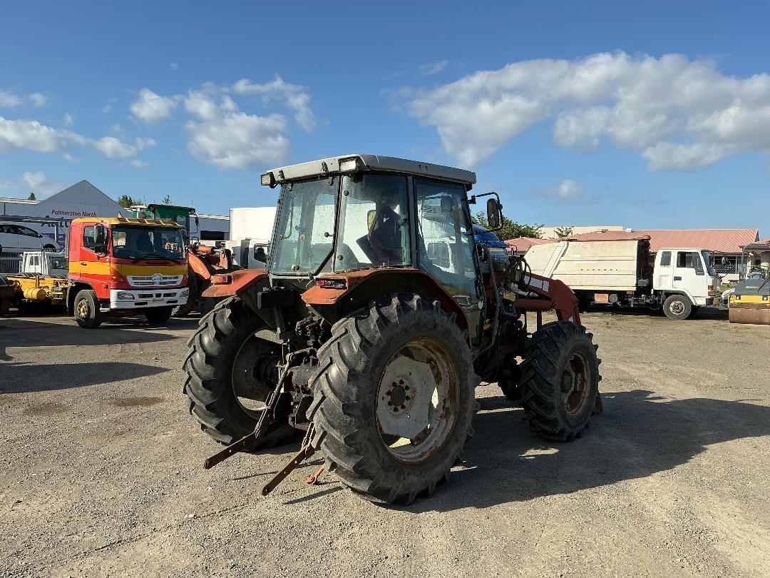 Photo '4' of Massey Ferguson 4235S Tractor