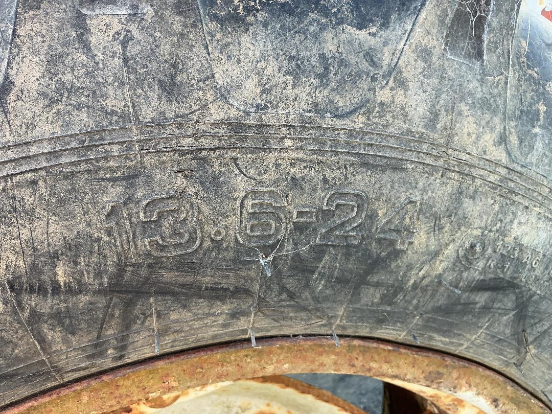 Photo '33' of Massey Ferguson 4235S Tractor