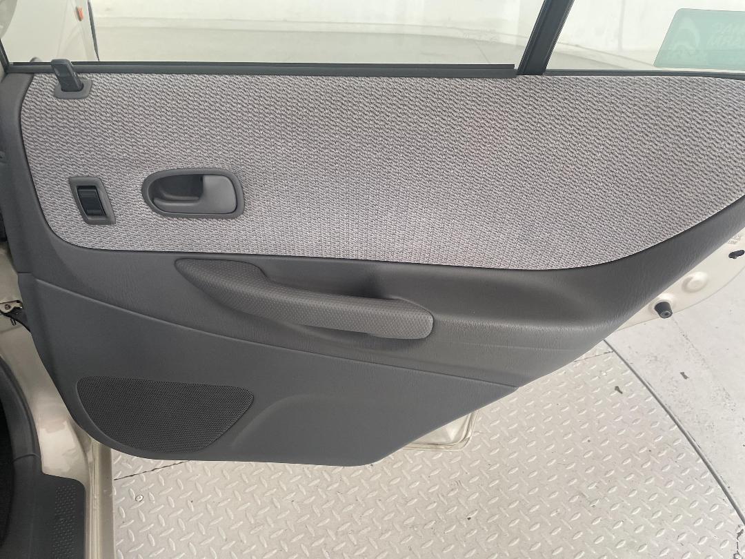 Photo '19' of Mazda 323