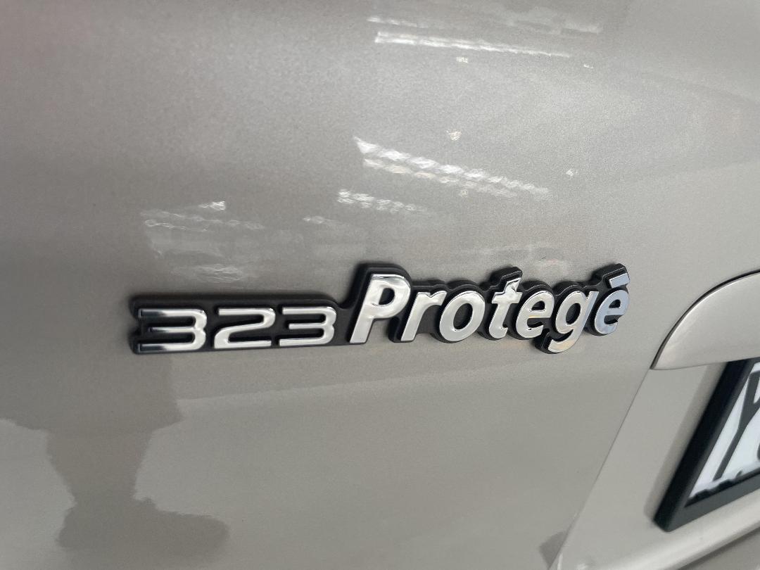 Photo '33' of Mazda 323