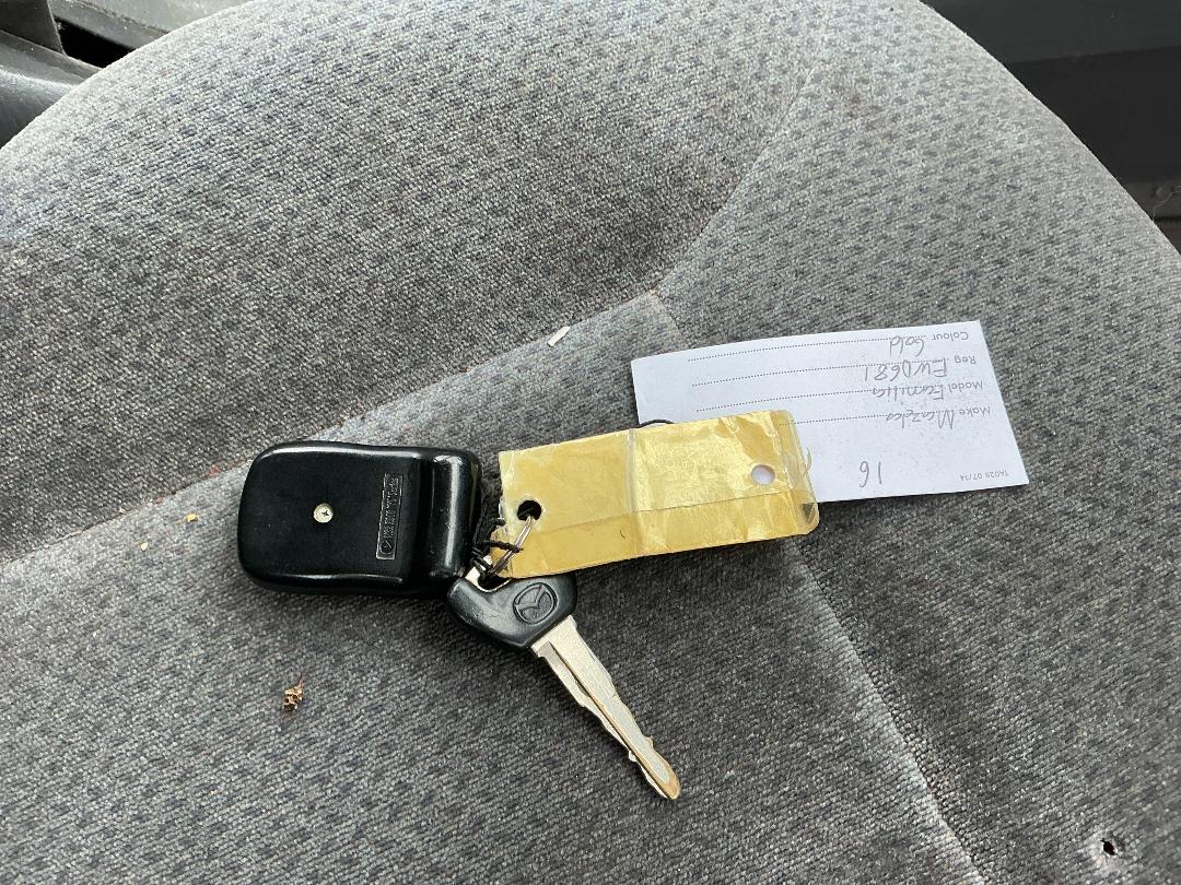 Photo '14' of Mazda Familia