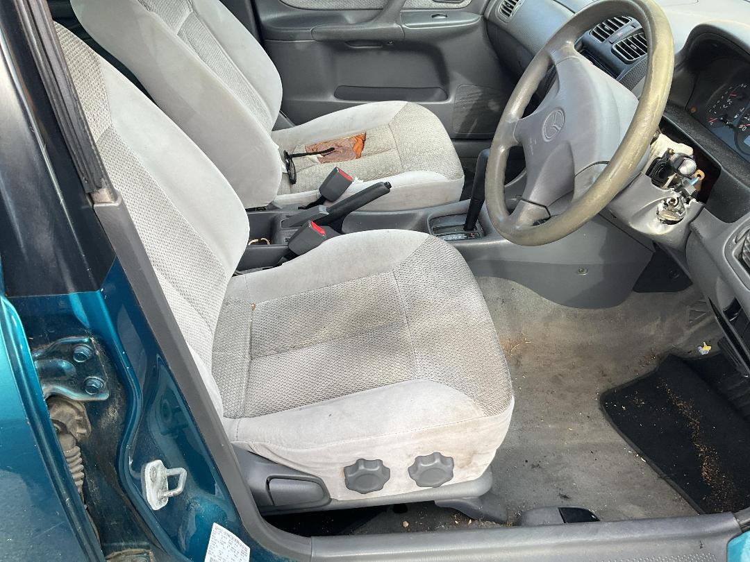 Photo '12' of Mazda Familia