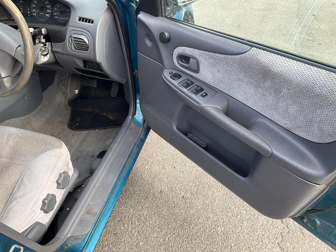 Photo '13' of Mazda Familia