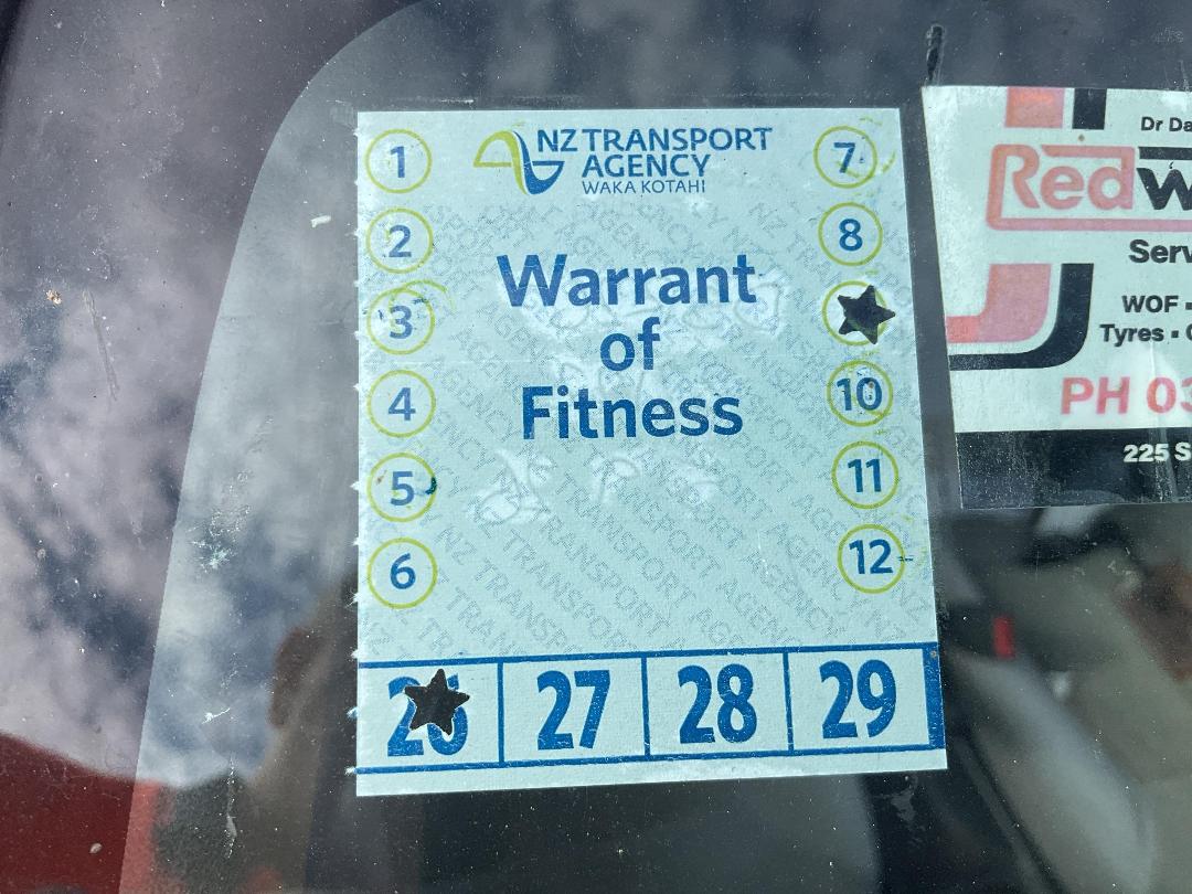 Photo '16' of Mazda Familia