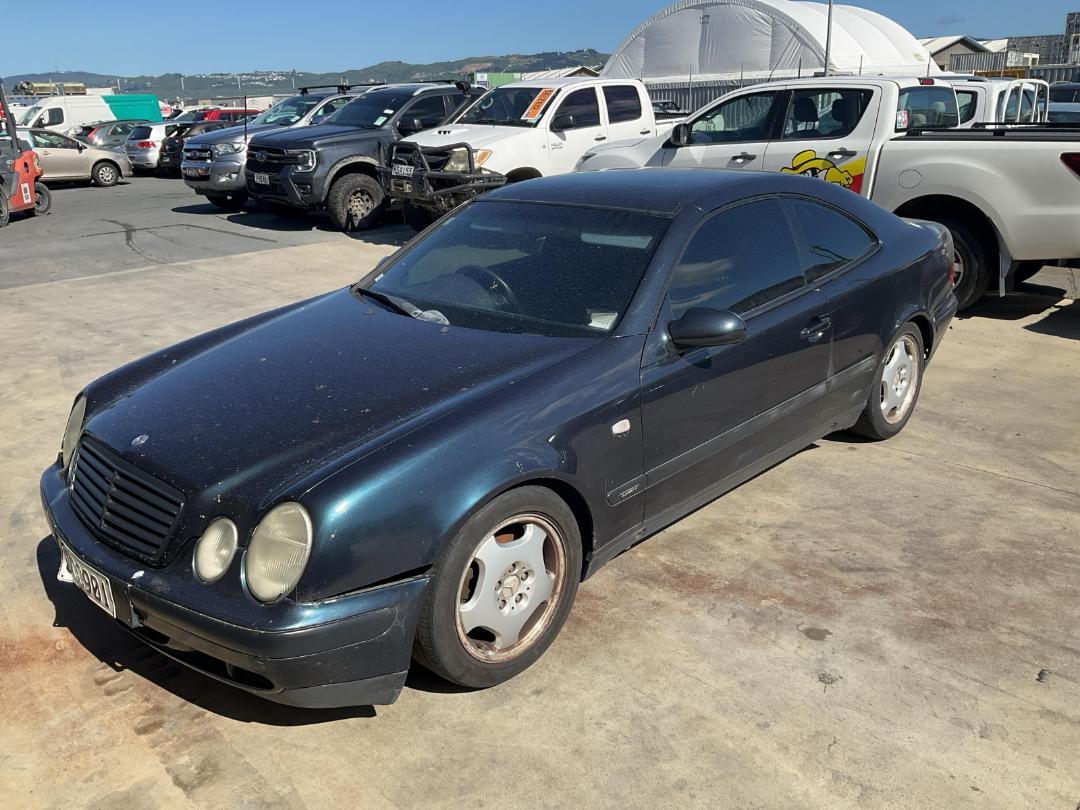 Damaged Mercedes Benz Clk Sport Kompressor In Wellington