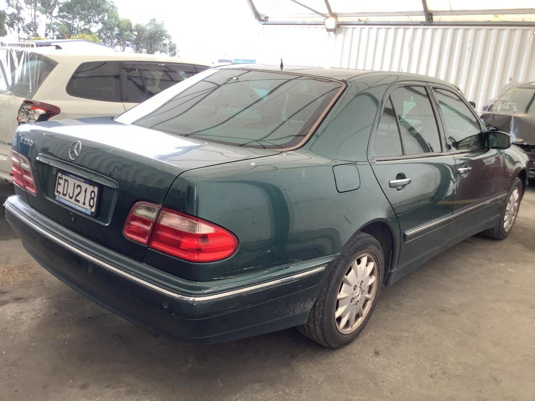 Photo '5' of Mercedes-Benz E-Class E280 Elegance Photo '5' of Mercedes-Benz E-Class E280 Elegance