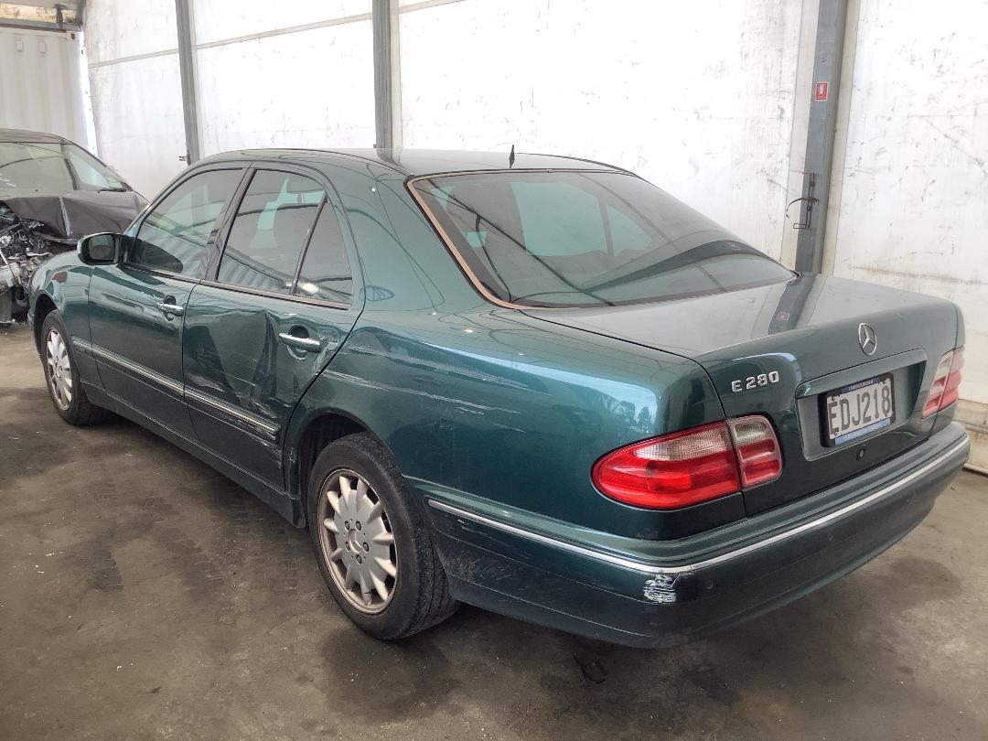 Photo '6' of Mercedes-Benz E-Class E280 Elegance Photo '6' of Mercedes-Benz E-Class E280 Elegance