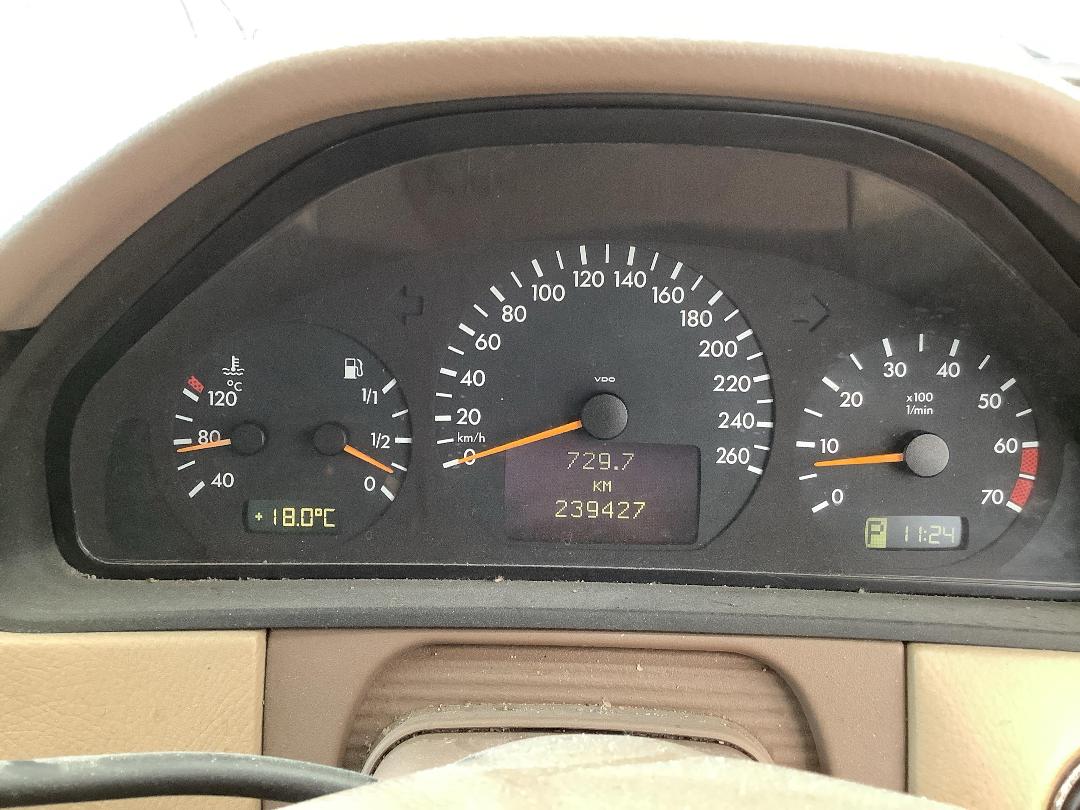 Photo '16' of Mercedes-Benz E-Class E280 Elegance Photo '16' of Mercedes-Benz E-Class E280 Elegance