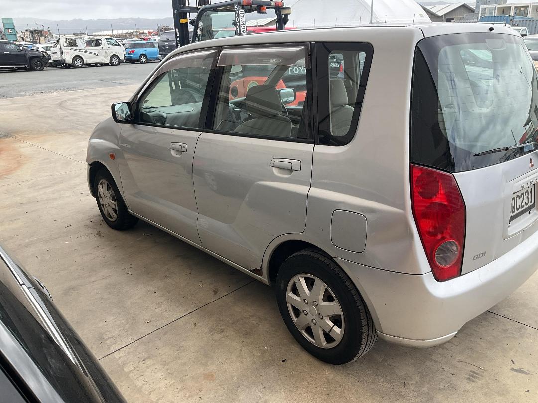 Photo '3' of Mitsubishi Mirage Dingo Photo '3' of Mitsubishi Mirage Dingo