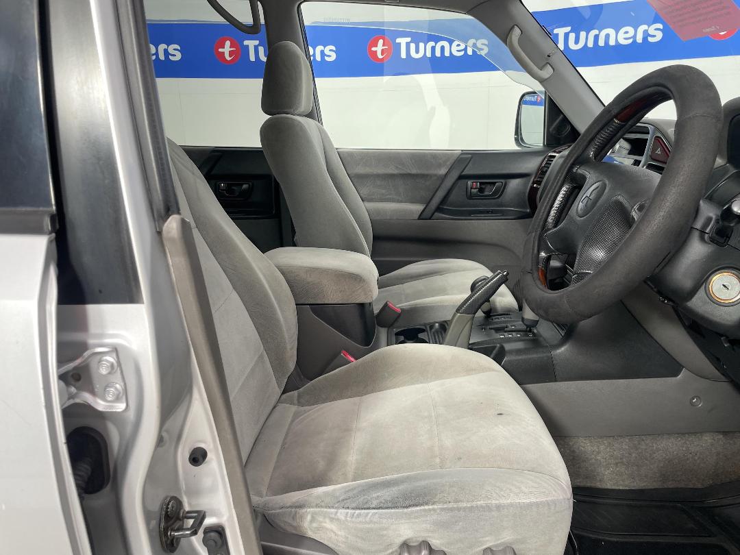 Photo '14' of Mitsubishi Pajero