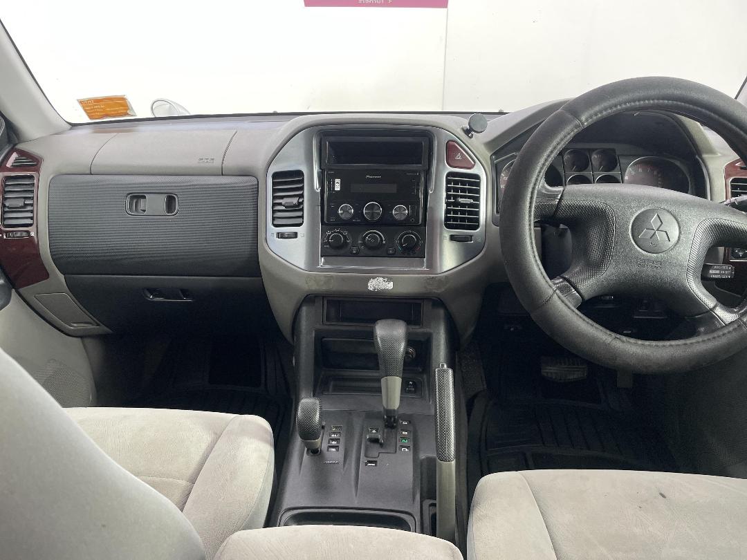 Photo '19' of Mitsubishi Pajero