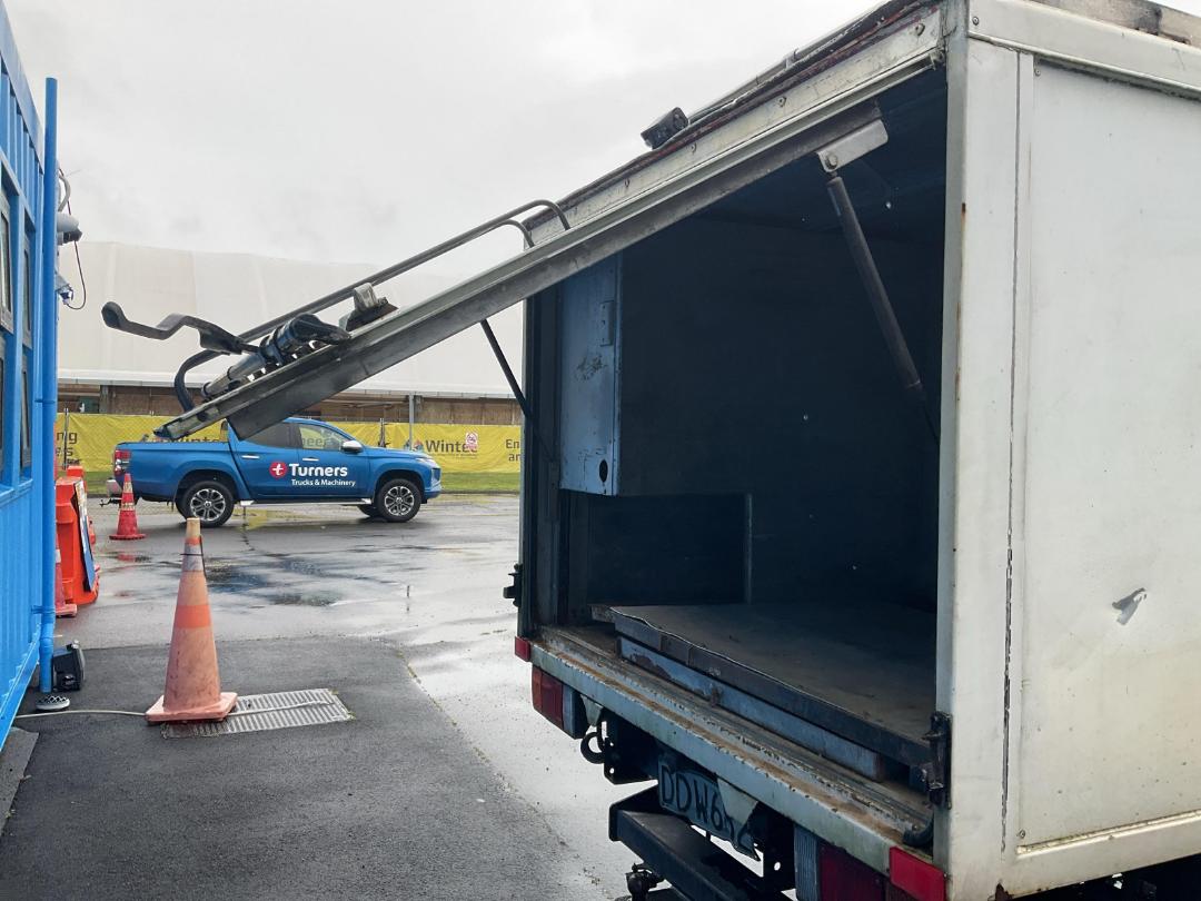 Photo '16' of Nissan Atlas Box Body Photo '16' of Nissan Atlas Box Body